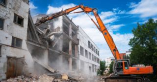 Промышленный демонтаж зданий Кыштым, цена от 2994 руб.
