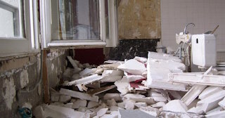 Демонтаж хрущевки в Кыштыме - удаление старых полов и стен по выгодной цене от 1786 рублей.